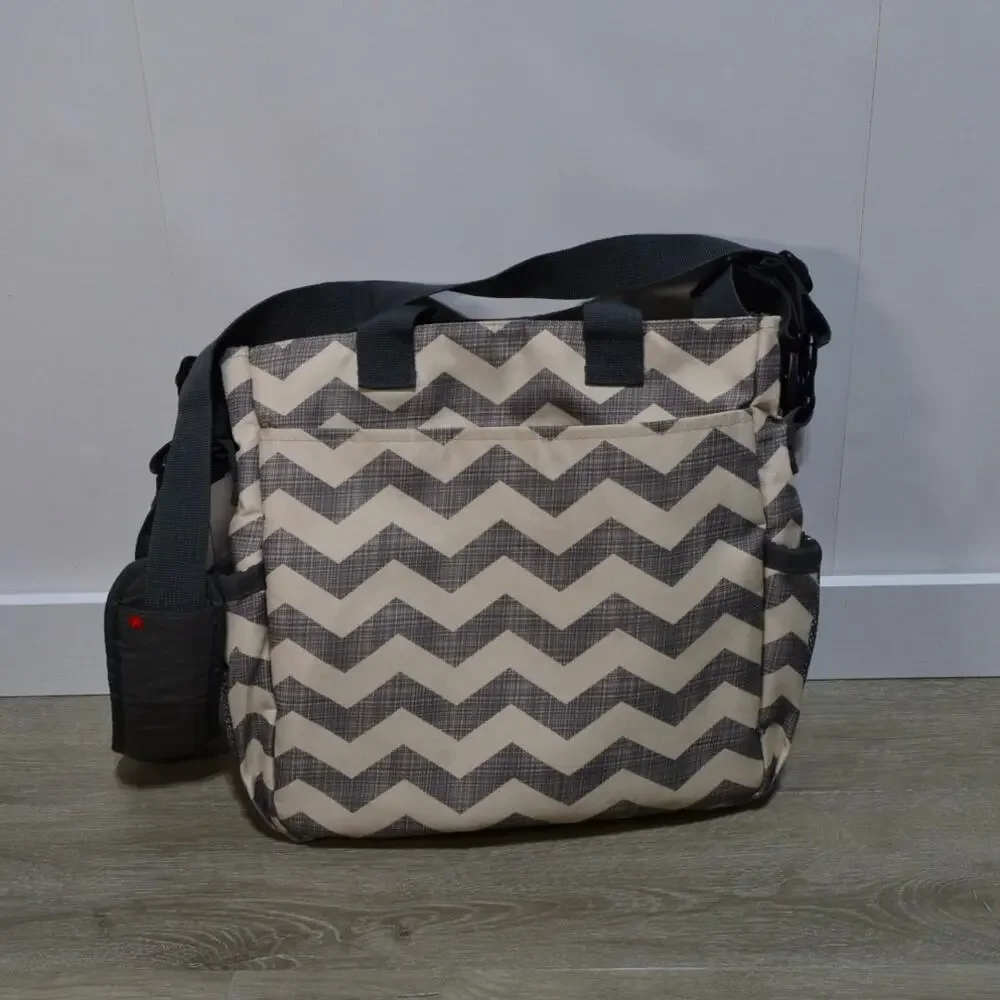 Skip Hop Dash Messenger Diaper Bag in Chevron Gray & Cream